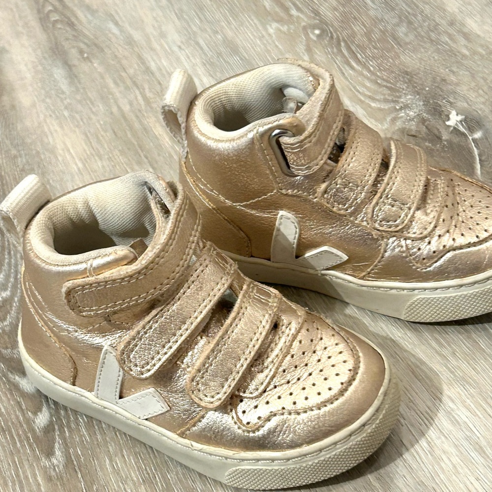 VEJA Toddler Size 7 Gold V-10 Shoes for Sale!